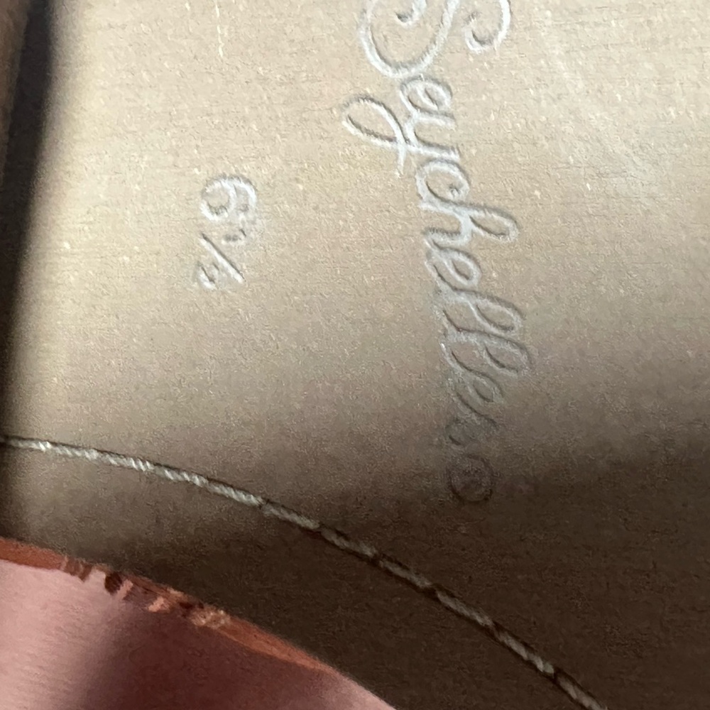 NWOT Seychelles Tan Ankle Leather Boots with Gold Star Details - Picture 6 of 9